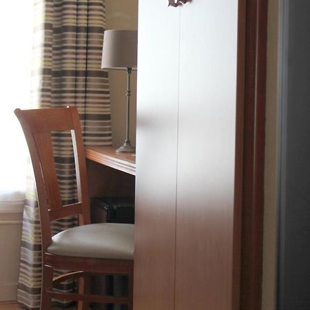 โฮเต็ล โบเจนซี่ Hotel ปารีส ภายนอก รูปภาพ